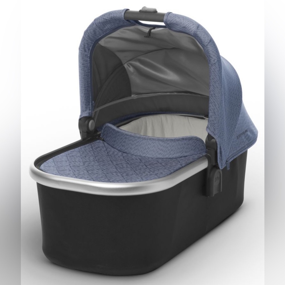 Uppababy bassinet. Brand new with original cover